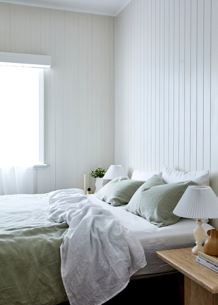 3 Signs Your Linen Bed Sheets Need to Be Replaced